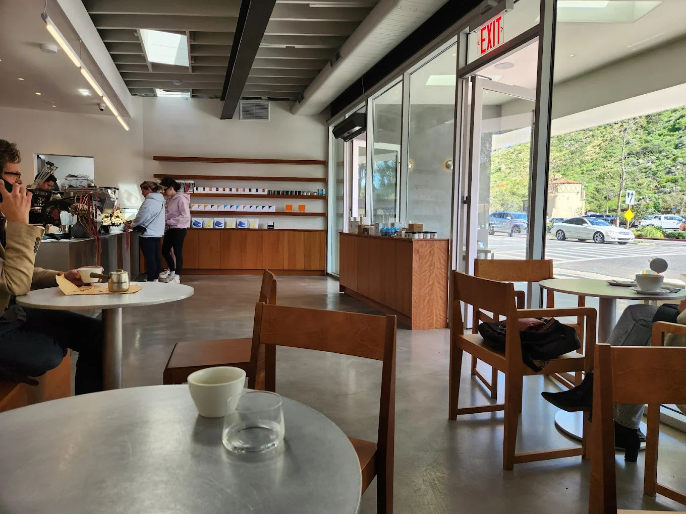 Why do customers return to a café? Learn how vibes, esthetic, and coffee quality work together to create memorable experiences and build loyalty.
